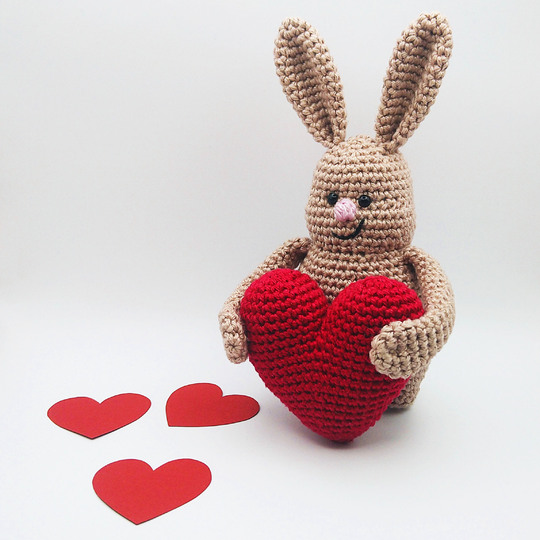 Häkelanleitung Hase mit Herz