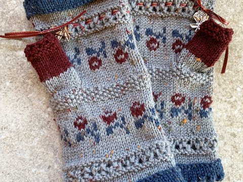 Armstulpen im Trachtenstil