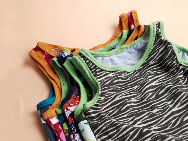 Ärmelloses Tank Top Für Jungen - Atmungsaktiv & Feuchtigkeitstransport, Regenbogen Glitzer Design, Größen 3-15 Jahre