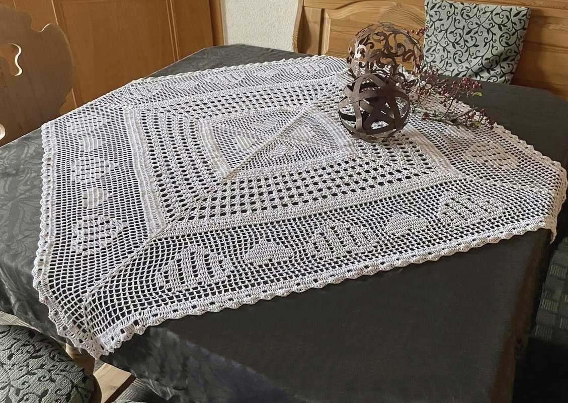 Häkelanleitung Mitteldecke "Herz an Herz" - Bild 2