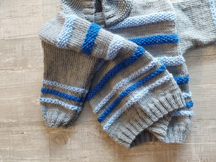 Strickanleitung Baby Hoodie mit Streifen Größe 86/92!
