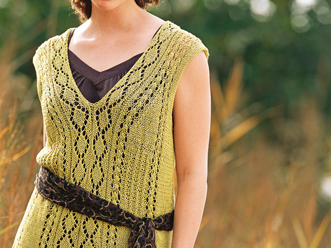 Kiwigrünes hüftlanges Top mit Ajourmuster