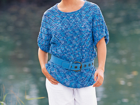 Kurzarmpulli mit diagonalem Lochmuster in Meeresfarben