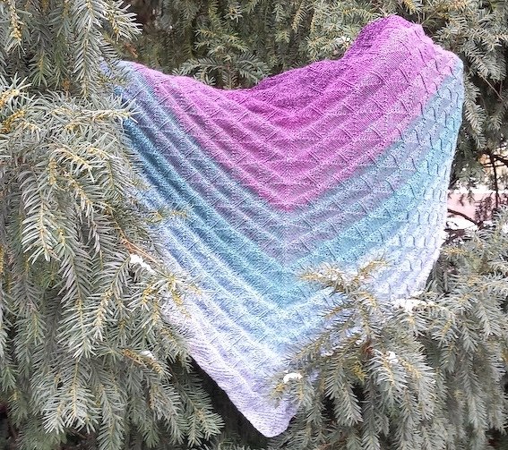 Waldruh - Dreieckstuch aus Farbverlaufsgarn