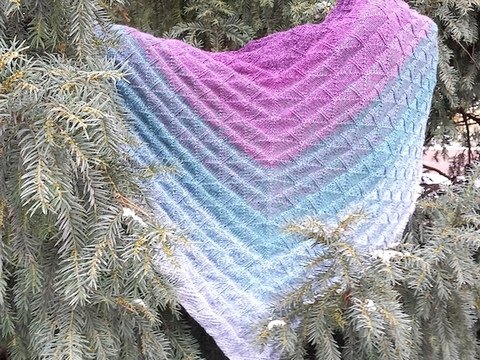 Waldruh - Dreieckstuch aus Farbverlaufsgarn