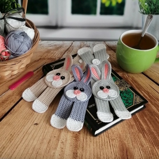 332 Crochet Pattern - Bunny Rabbit Applique, Bookmark or decor Amigurumi