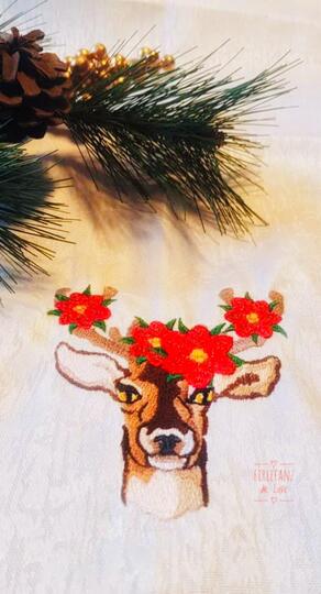 Hirsch mit Blumen, weihnachtlich als Stickdatei