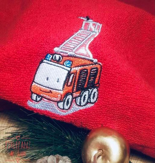 Süßes Feuerwehrauto, Kindermotiv Feuerwehr Auto von Stickzebra