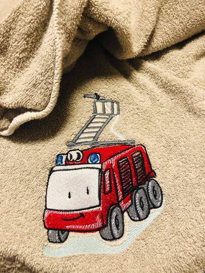 Süßes Feuerwehrauto, Kindermotiv Feuerwehr Auto von Stickzebra