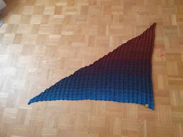 Asymmetrical shawl "Wendewunder"