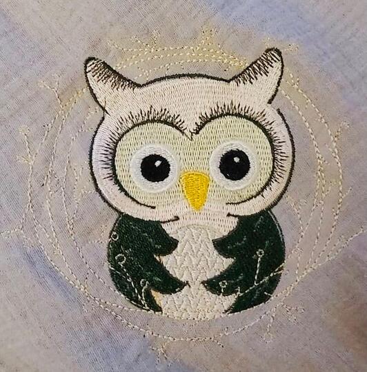 Süße Waldeule, Eule mit Rahmen Stickdatei von Stickzebra