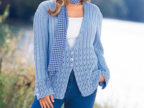 Hellblaue Jacke mit Ajourmuster und Rippen