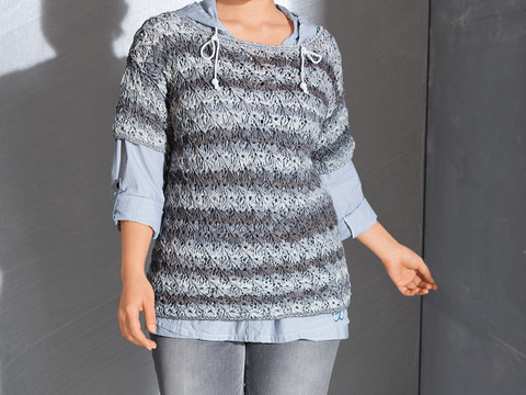 Grauer Kurzarmpulli mit Strukturlochmuster