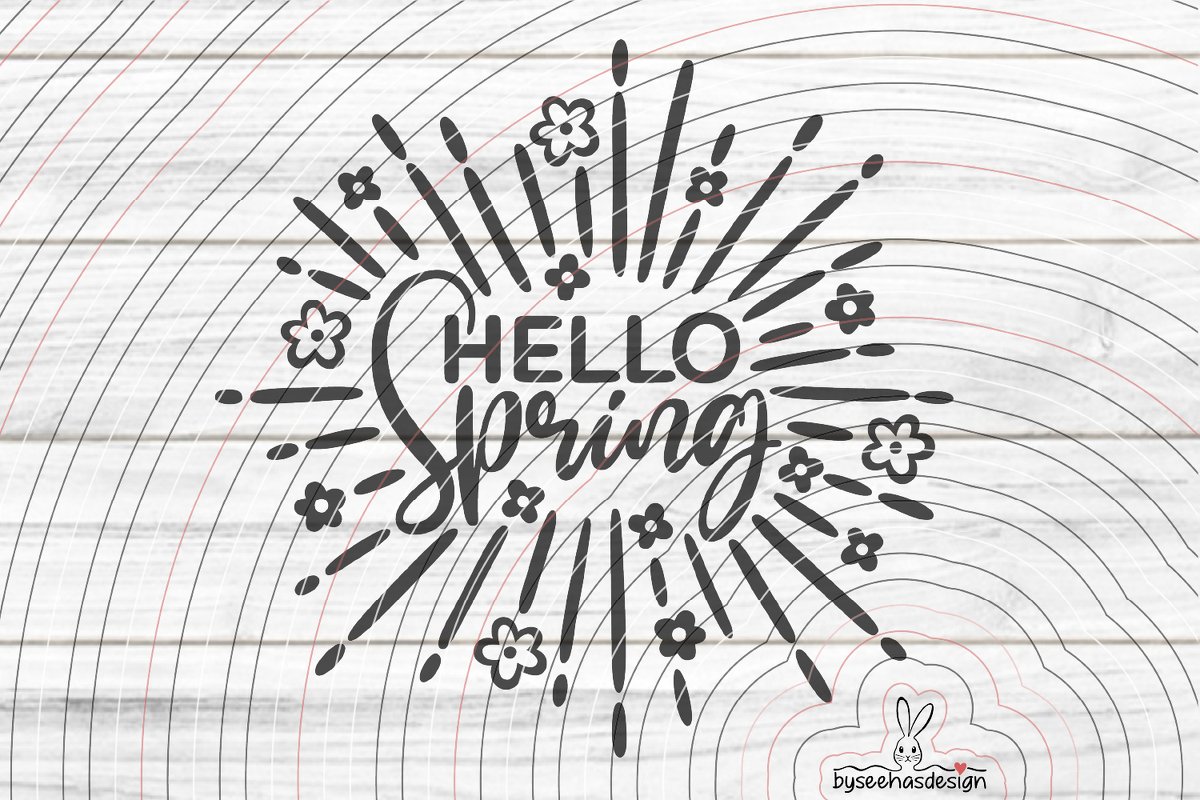 Schwarzer ‚HELLO Spring‘ Schriftzug mit Blumen und Strahlen auf hellem Holzuntergrund