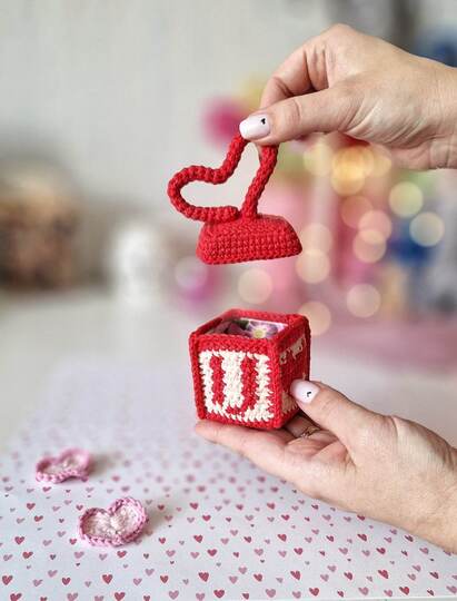 Crochet love gift jewellery box