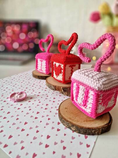 Crochet love gift jewellery box