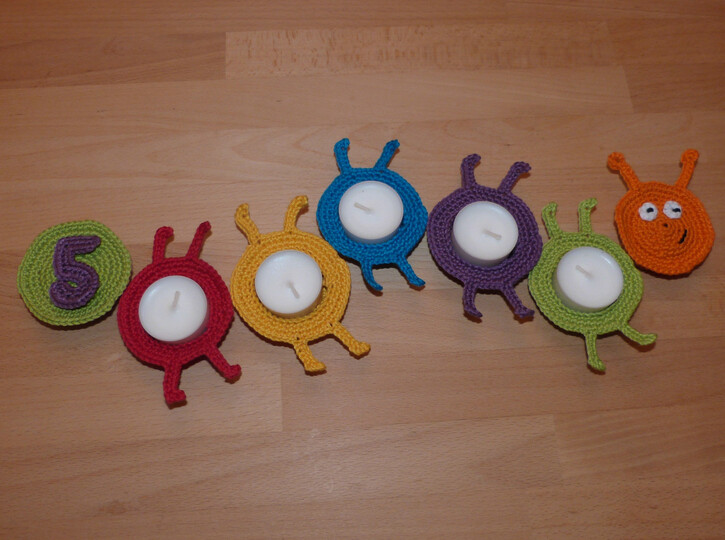 Häkelanleitung für eine Geburtstagsraupe für Teelichter, Kindergeburtstag