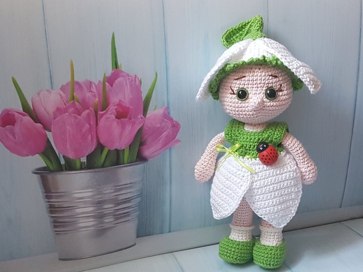 Frühlingspüppchen Schneeglöckchen und Blausternchen