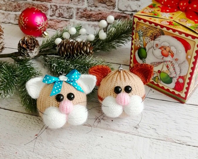 K103 Kittens Christmas tree baubles or decoration Cat
