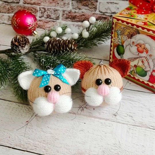 K103 Kittens Christmas tree baubles or decoration Cat