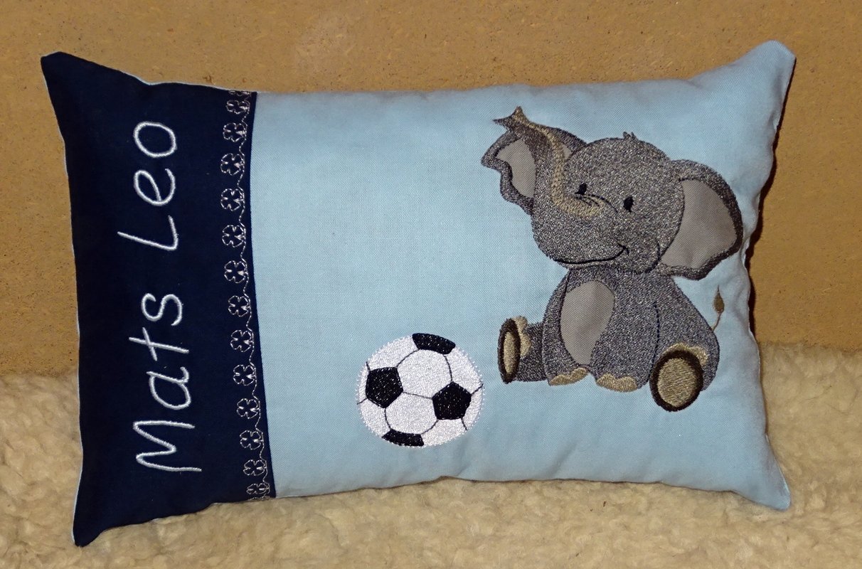 Elefant mit Fußball inkl. Kissen ITH Stickdatei