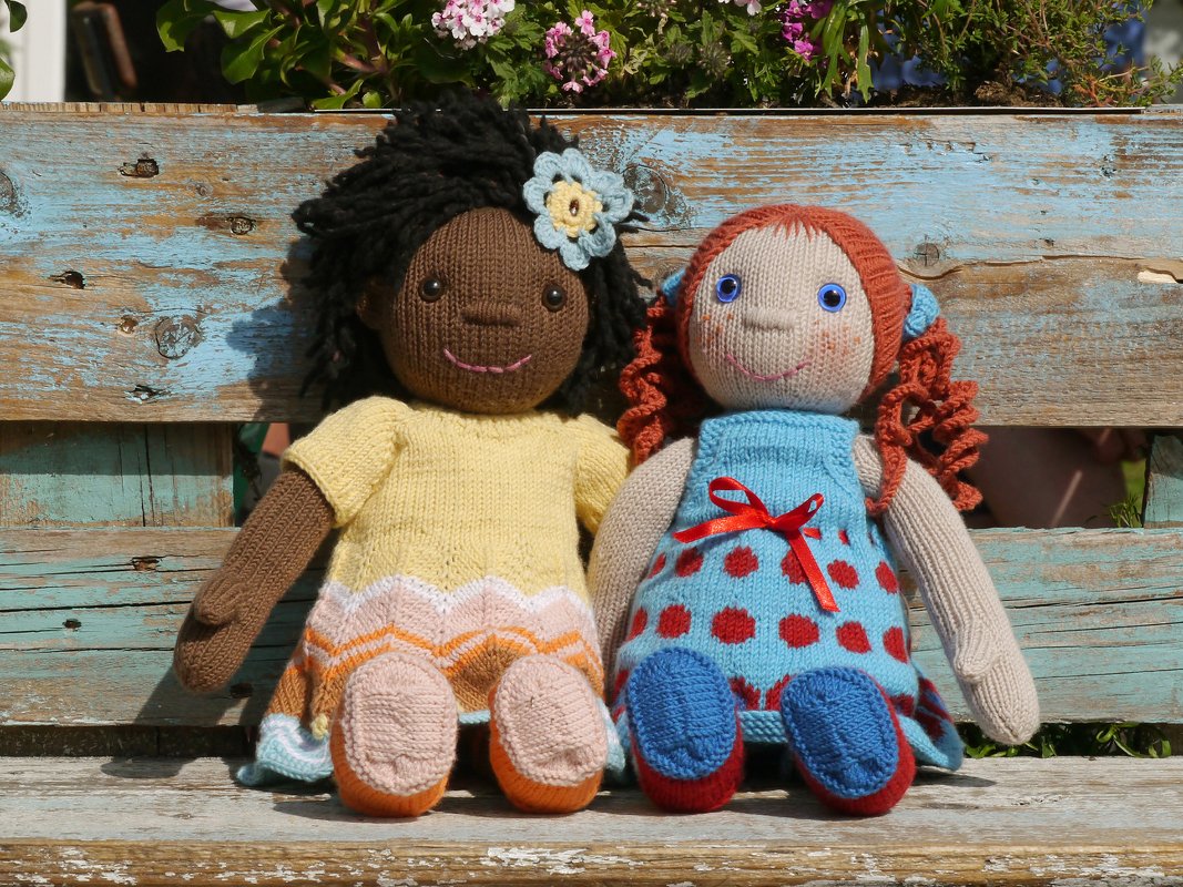 Summer Girls, Set Doll in 2 Variations + 2 Dresses, knitting pattern - Image 4