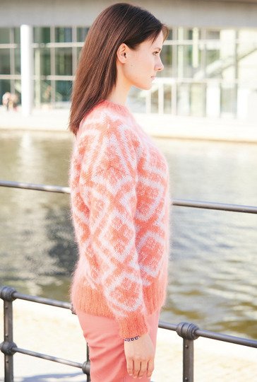 Pulli mit Rautenmuster in Korallenrot und Hellgrau