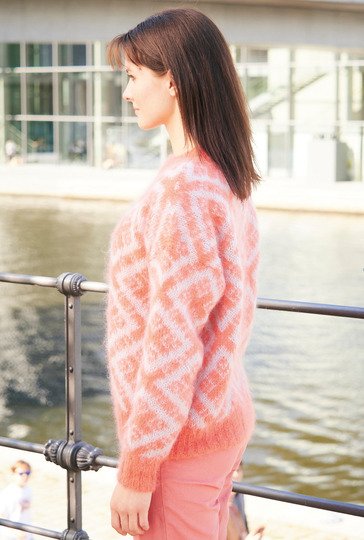 Pulli mit Rautenmuster in Korallenrot und Hellgrau