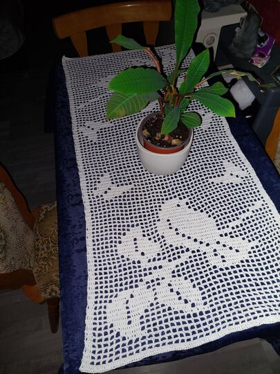 Tischläufer Frühling Vögel und Schmetterling Häkelanleitung