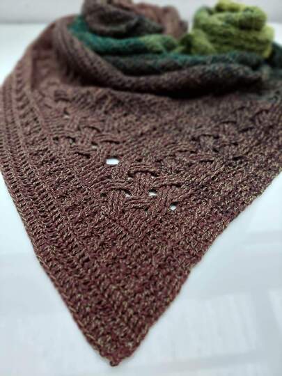 Celtic Corner - trendiges Häkeltuch mit traditionellem keltischem Flair