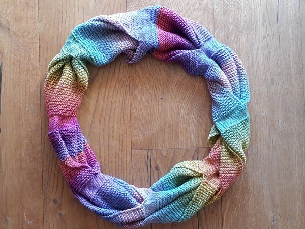 Knitting pattern loop "twister"