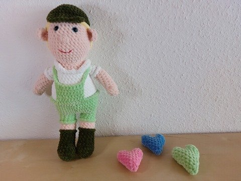 Häkelanleitung für eine 40 cm große Puppe im PDF-Format