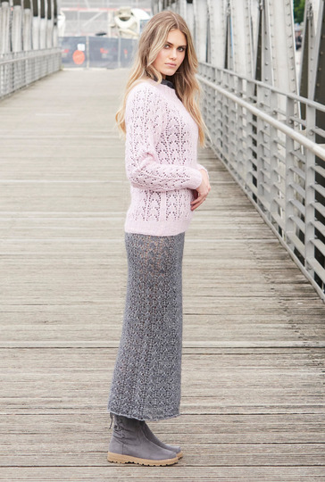 Pulli in Rosé und Rock in Anthrazit mit Ajourmuster