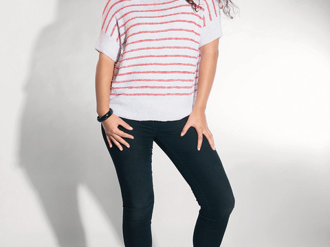 Weißes Shirt mit roten Streifen