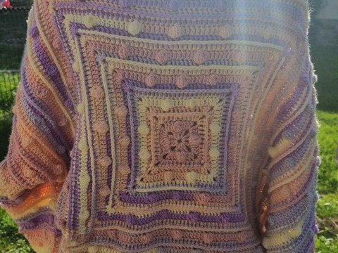 Anleitung gehäkelter Seelenwärmer Regenbogenknubbel Jacke Weste