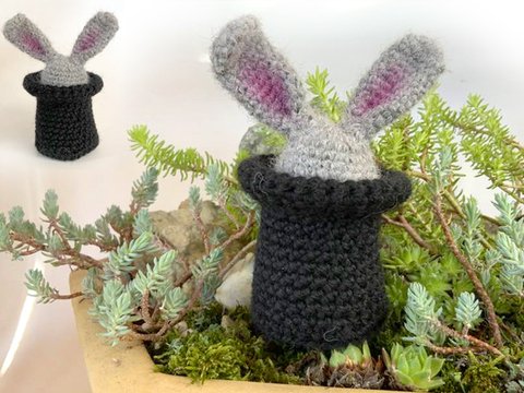 Kleine -Häschen im Zylinder- Dose