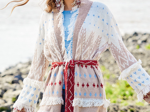 Jacke mit Jacquardmuster in Naturtönen, Fransen und Gürtel