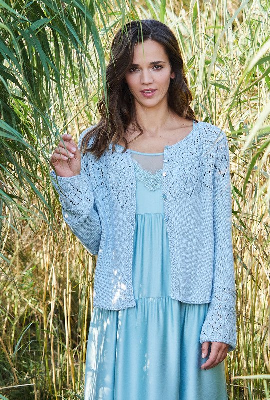 Romantische Ajour-Jacke mit Rundpasse