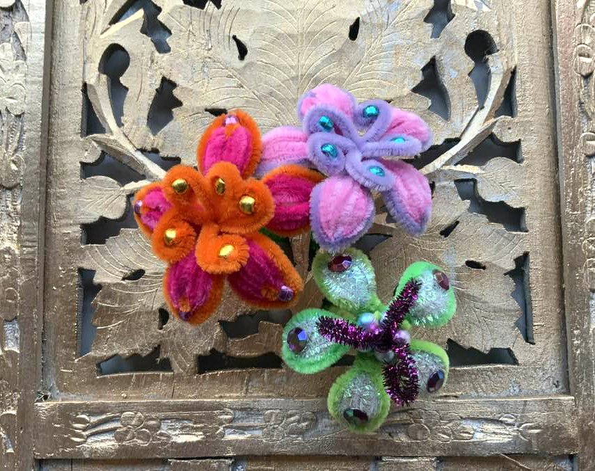 Hübsche Blumen aus Pfeifenputzer