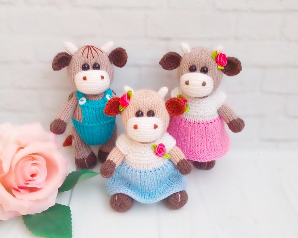 K090 Bull Ox and his girlfriend Cow knitted toys Amigurumi animal Zabelina