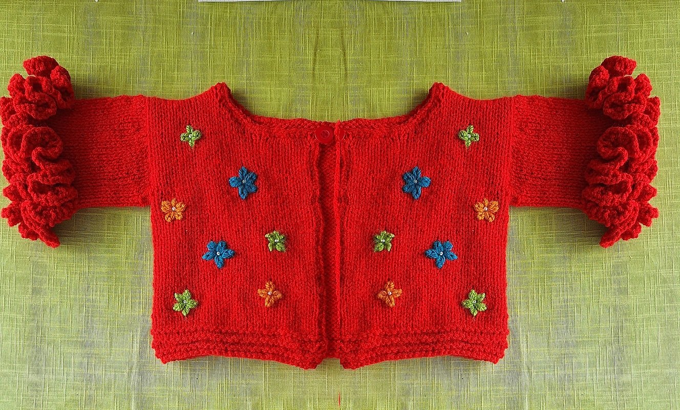 Strickanleitung M&auml;dchenjacke mit Bl&uuml;ten und R&uuml;schen  ca. Gr&ouml;sse 104