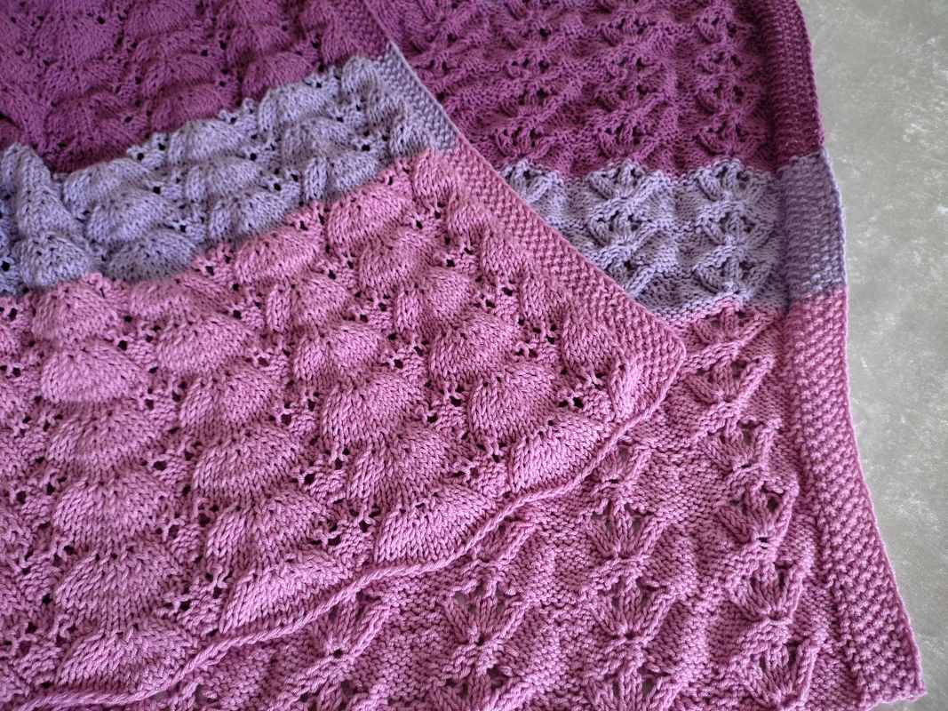 Strickanleitung Babydecke "Bunt ist meine Welt"