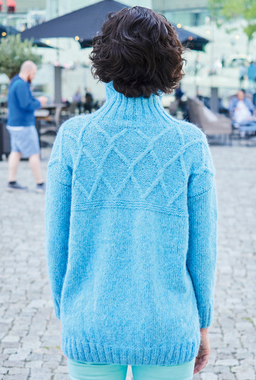 Pulli mit Rhombenmuster und Rollkragen in Türkis