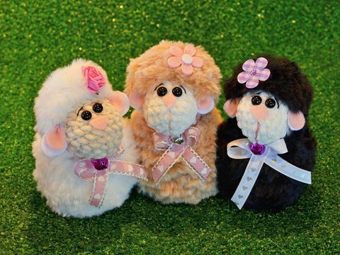 flauschiges kleines Schaf Flocke ca 15 cm für Ostern und Frühling