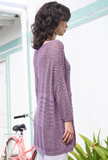 Lässiger, lilafarbener Pulli im Mustermix