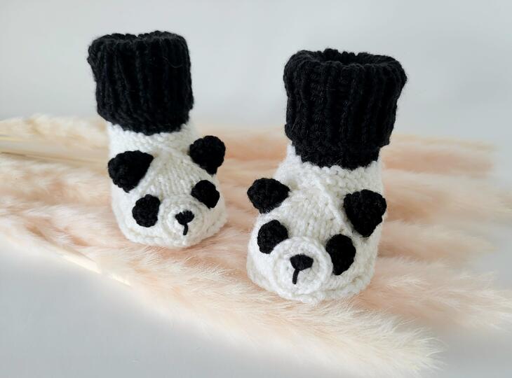 Strickanleitung Babyschühchen "Pandabär"