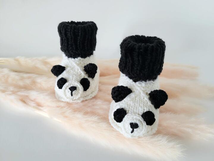 Strickanleitung Babyschühchen "Pandabär"