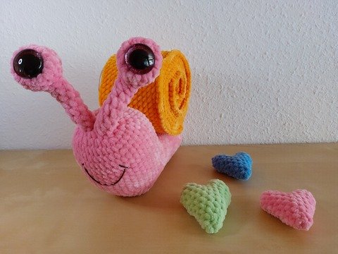 Häkelanleitung für eine 26 cm lange Schnecke(PDF-Format)/(opt.Klorollenhut)