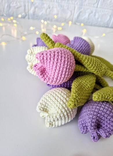 Crochet tulips flower bouquet in the pot