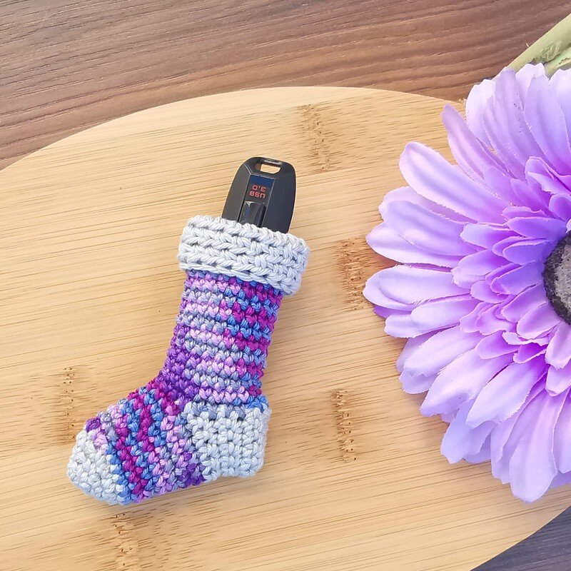 Mini Stocking for gift cards - crochetpattern